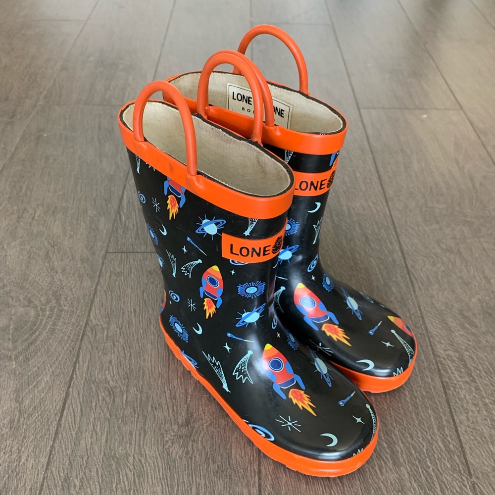 💙 Lone Cone Rain Boots.